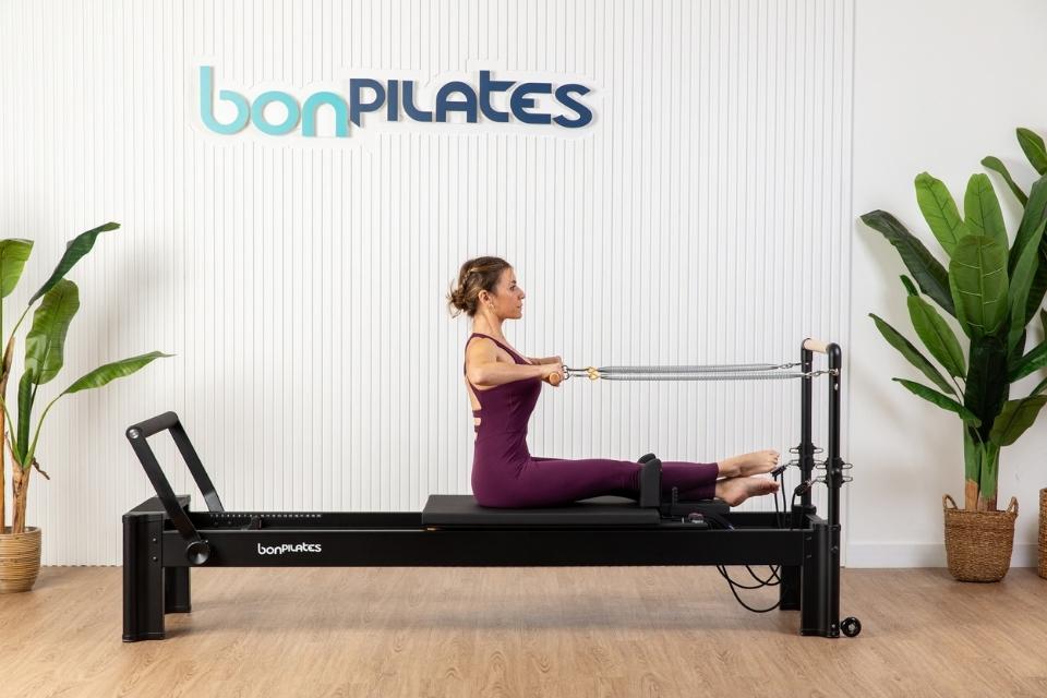 Maquinaria profesional para abrir un estudio de Pilates.
